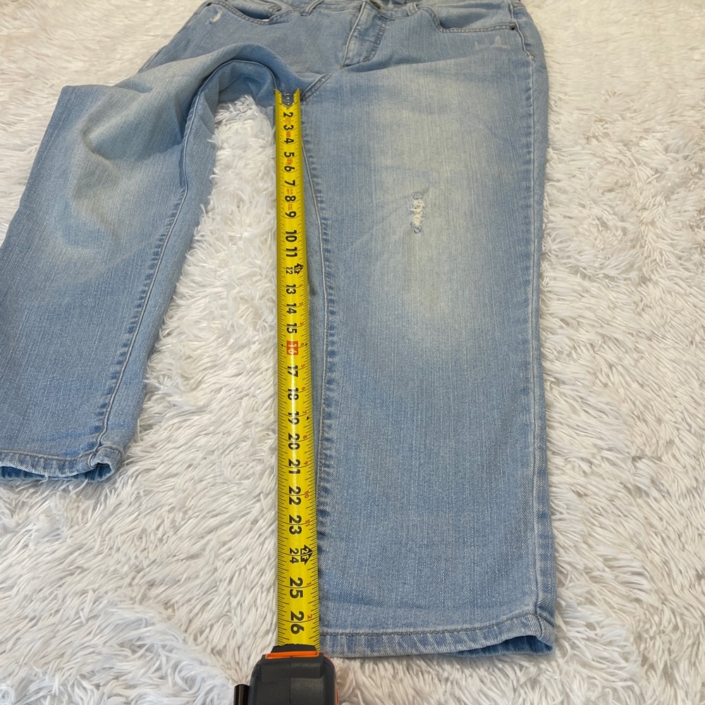 D&CO Classic Light Blue Cropped Women's Jeans SIZE 12 distressed - Picture 2 of 7